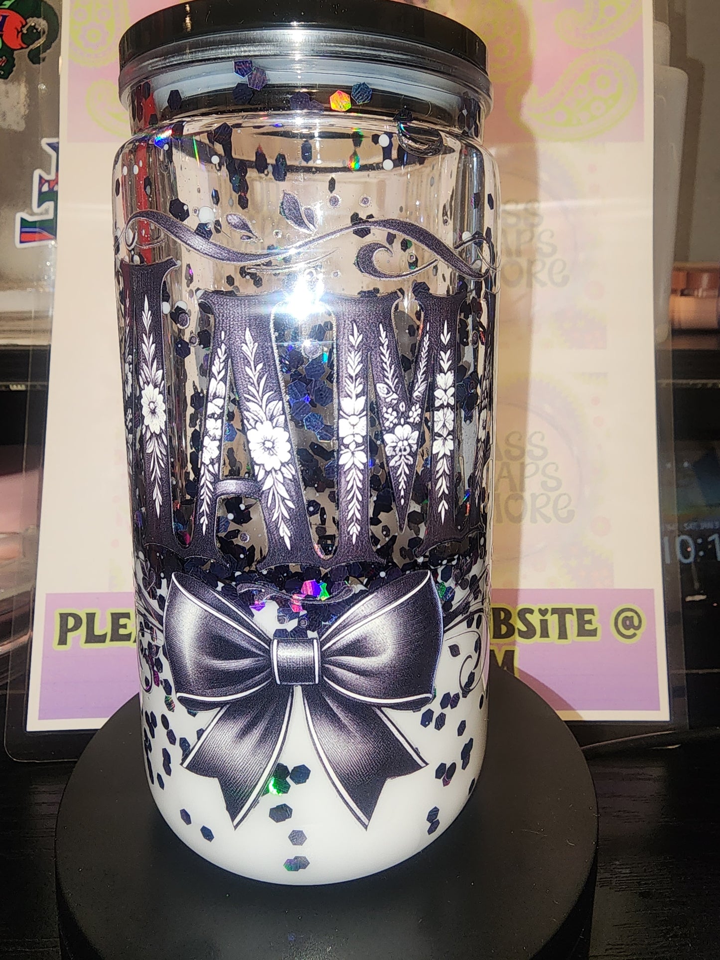 Black and white tumbler bow